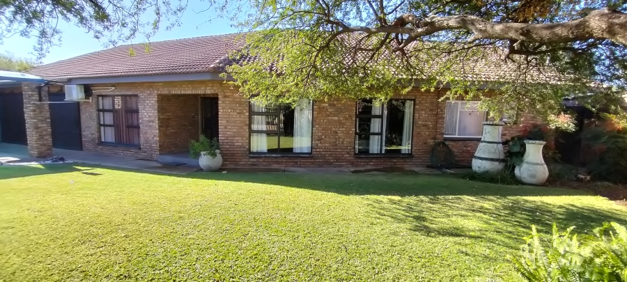 4 Bedroom Property for Sale in Jan Kempdorp Northern Cape